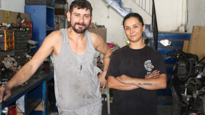 Çırak bulamayan eşine destek için başladı, motor ustası oldu