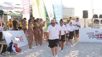 Uluslararası plaj voleybolunun kalbi Çeşme’de attı