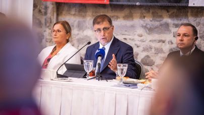 Başkan Tugay amatör spor kulüplerinin başkanlarıyla buluştu