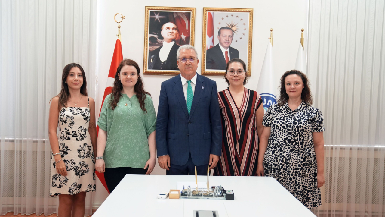 Egeli bilim ekibi HIV enfeksiyonunun erken tanısına yönelik nanobiyosensör geliştirecek