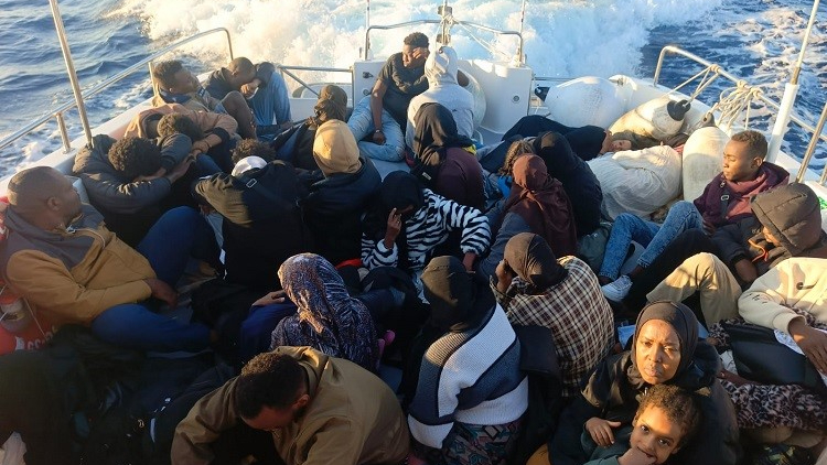 Seferihisar açıklarında 41 düzensiz göçmen kurtarıldı
