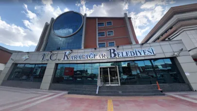 Karabağlar'da CHP’li 9 belediye meclis üyesi istifa etti