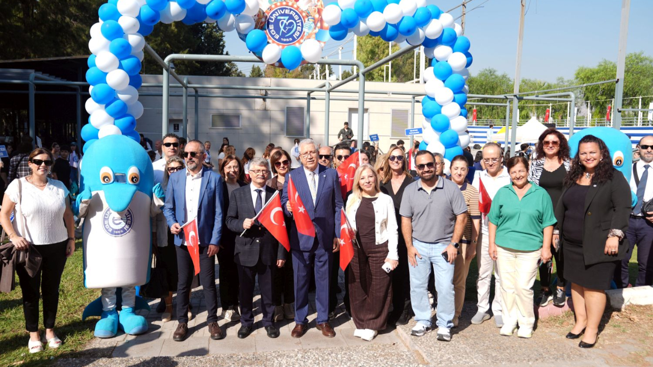 Ege Üniversitesi yeni öğrencilerine şenlikle “Merhaba” dedi