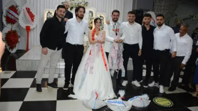 Damadın arkadaşlarından geline ağırlığınca para
