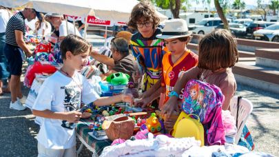 Karşıyaka’da ‘Çocuklar için 2. El Pazarı’na yoğun ilgi
