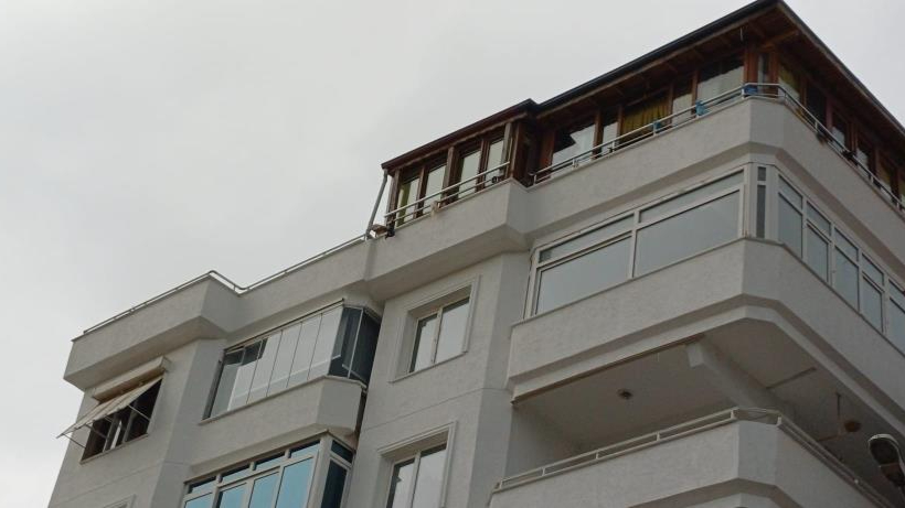 Ünlü sanatçı Güllü evinin terasından düşerek hayatını kaybetti