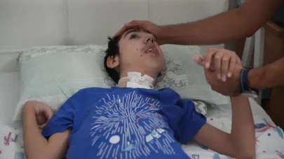 Bademcik ameliyatı sonrası engelli kalan küçük Hüseyin’in ailesi ilk kez konuştu