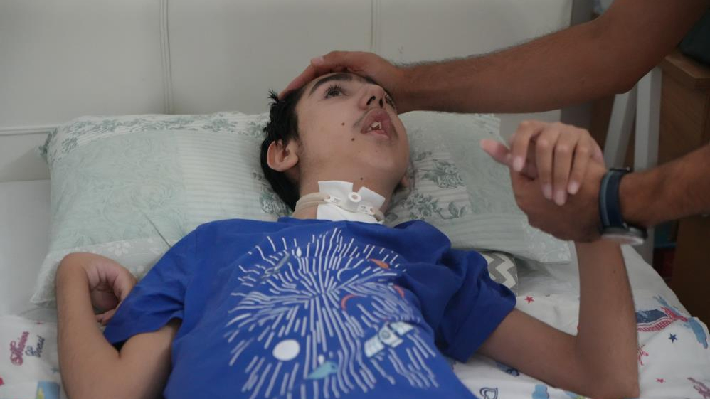 Bademcik ameliyatı sonrası engelli kalan küçük Hüseyin’in ailesi ilk kez konuştu
