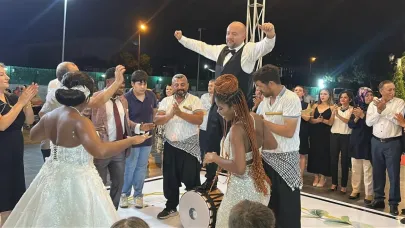 Hatay’ın Ganalı gelini Gifty, davul zurna eşliğinde gerçekleşen düğününün tadını çıkarttı
