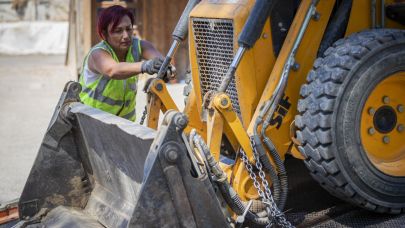 Büyükşehir’in kadın çekici operatörü tabuları yıktı