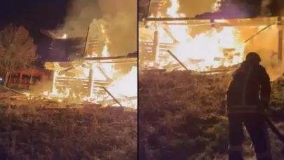 Kastamonu'da çıkan yangında 2 katlı ahşap ev kül oldu