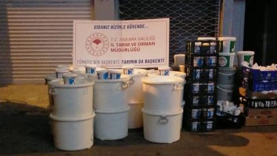 Ankara'da 3 tonun üzerinde bozuk süt ürünü imha edildi