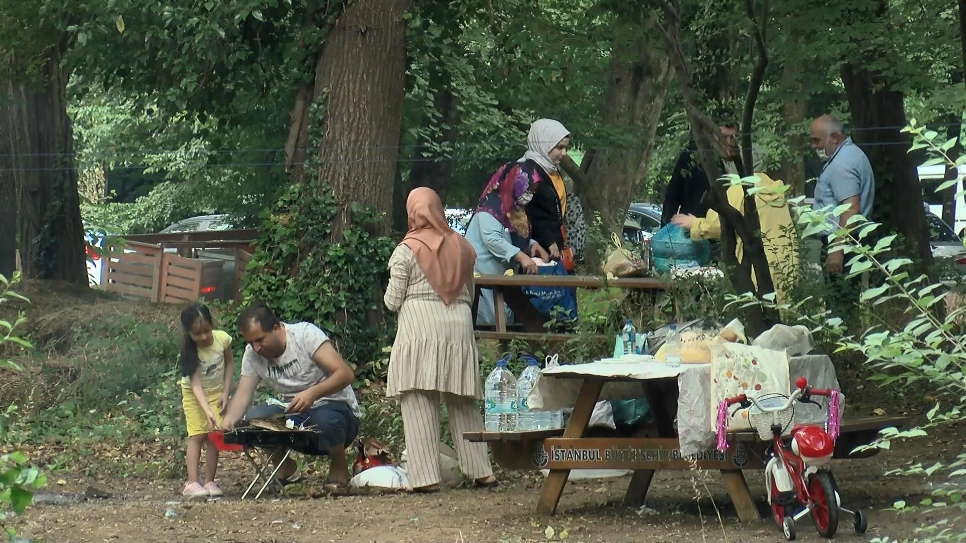 Koronavirüsü hiçe saydılar
