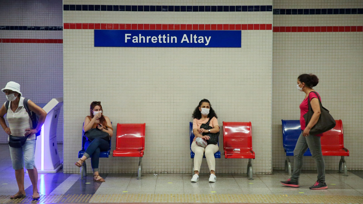 METRO VE TRAMVAYLARA DÜZENLİ DEZENFEKSİYON