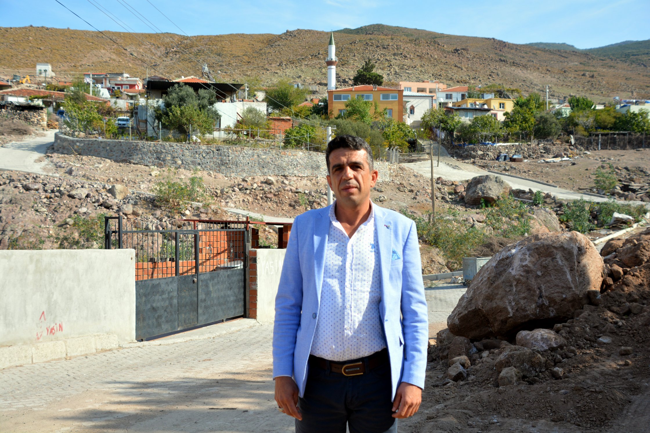 Aliağa Yukarı Şehitkemal'de çalışmalarını sürdürüyor