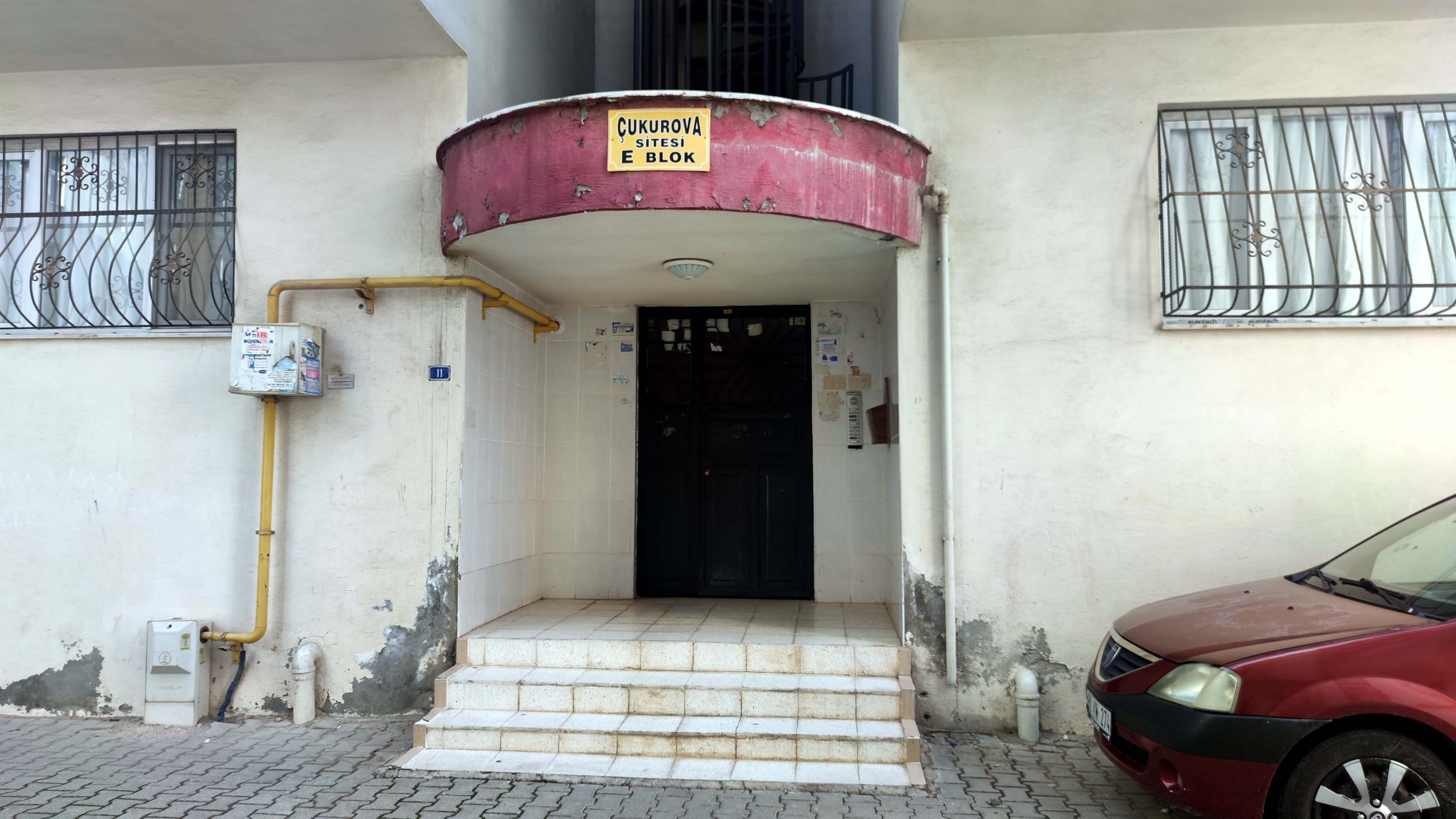 1 aylık bebek apartman önünde bulundu