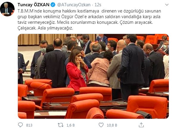 ‘’ÖZGÜR ÖZEL SESİMİZDİR’’