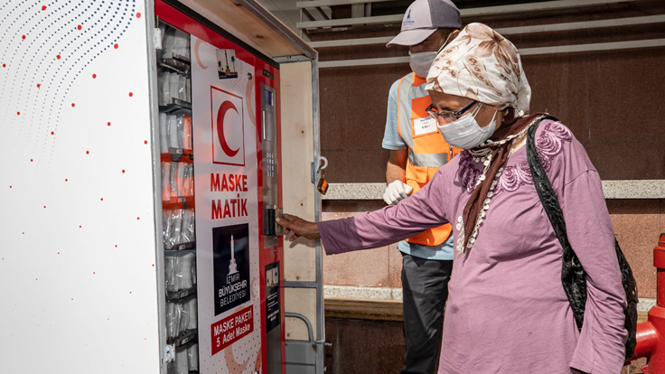 MASKEMATİKLERDEN İZMİRLİYE 6 MİLYON MASKE