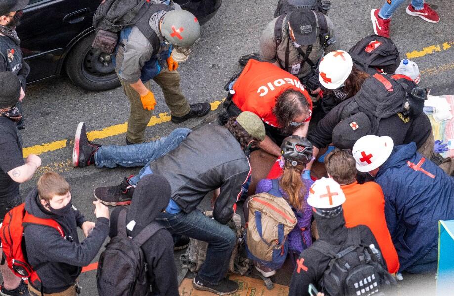 Protestocuların arasına girip dehşet saçtı