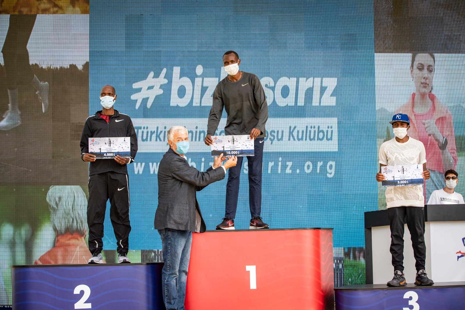 MARATON İZMİR KOŞULDU