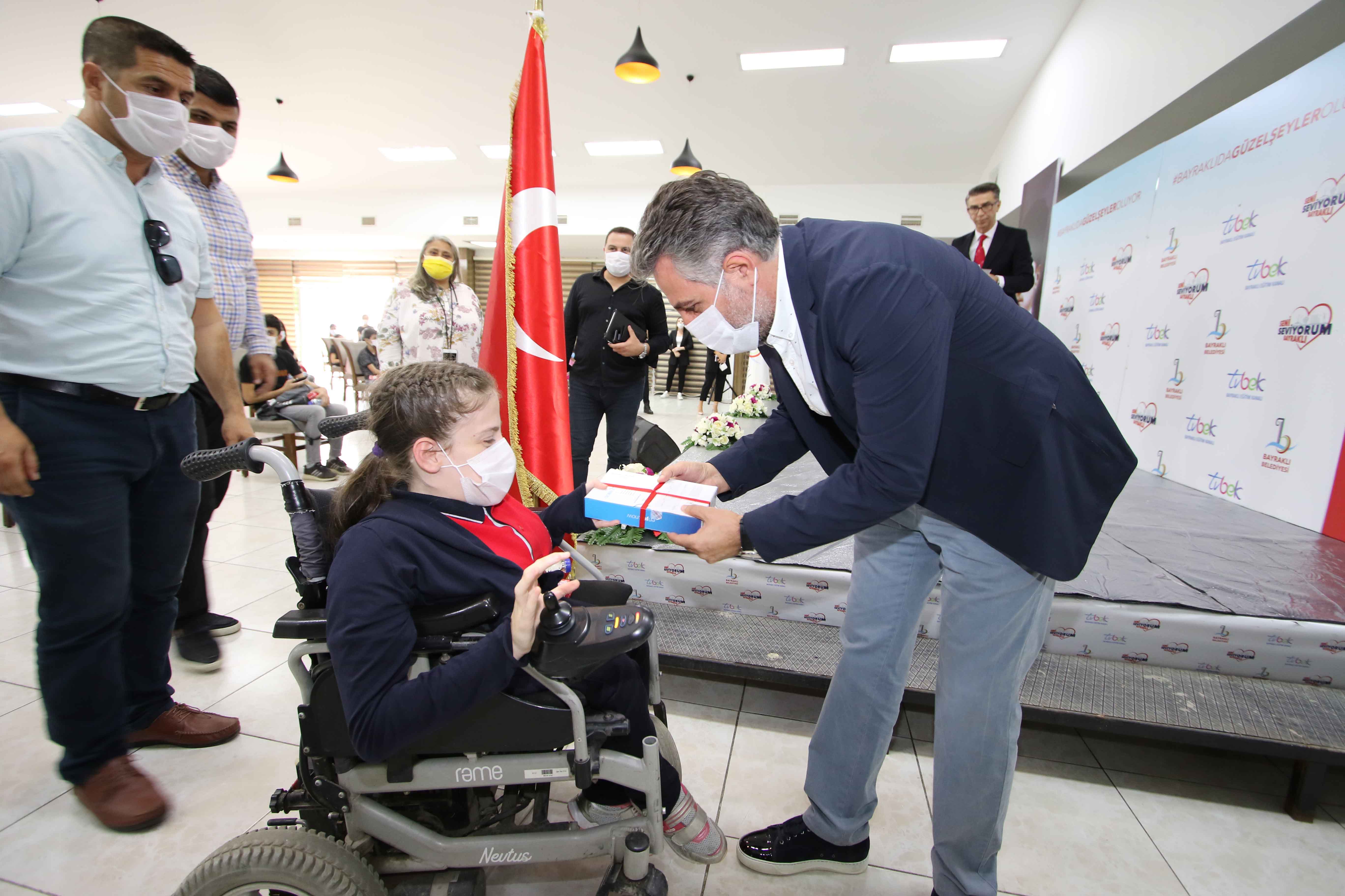 ÖĞRENCİLERE TABLET DAĞITIMINA BAŞLANDI