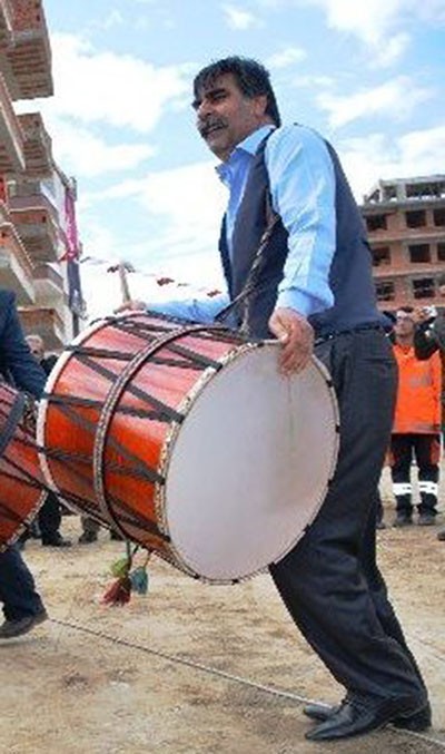 KAHVEHANE'DEKİ DAVULCUYA SİLAHLI SALDIRI