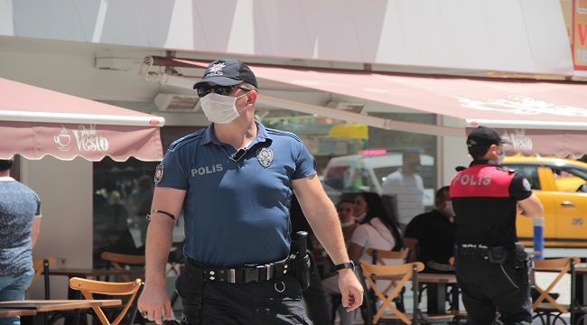 İZMİR'DE MASKE DENETİMİ