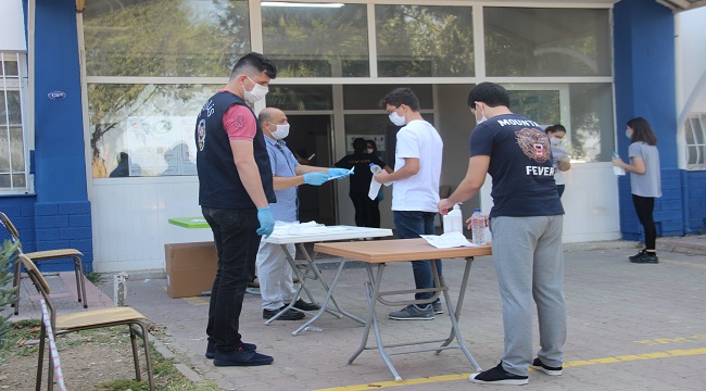 İZMİR'DE SOSYAL MESAFELİ YKS BAŞLADI