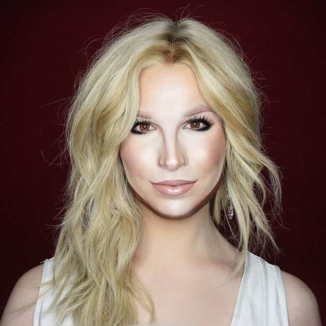 Makyaj sanatçısı Alexis Stone ünlüleri birebir kopyaladı