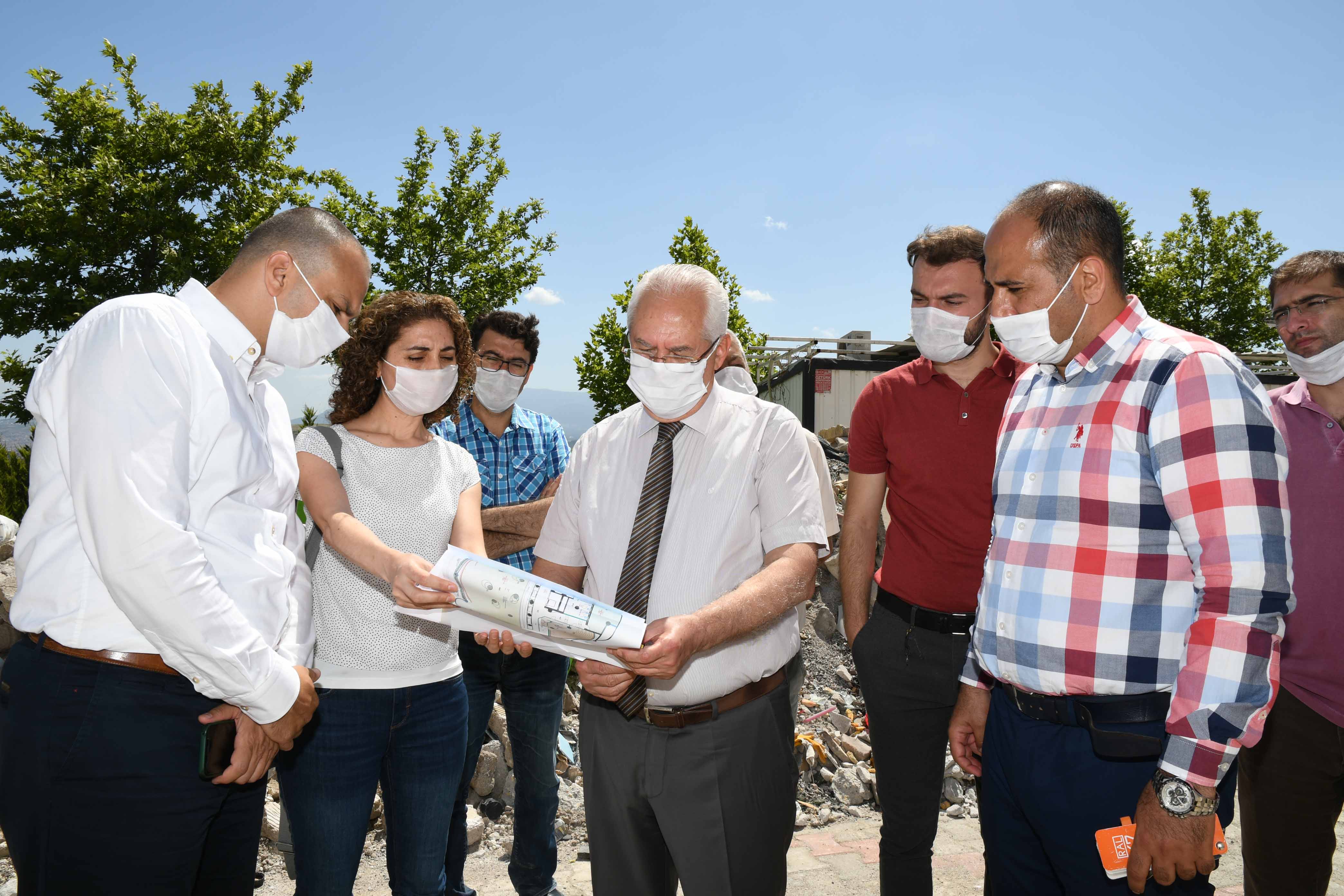 KARABAĞLAR'DA, NASRETTİN HOCA YEŞİLE BÜRÜNDÜ