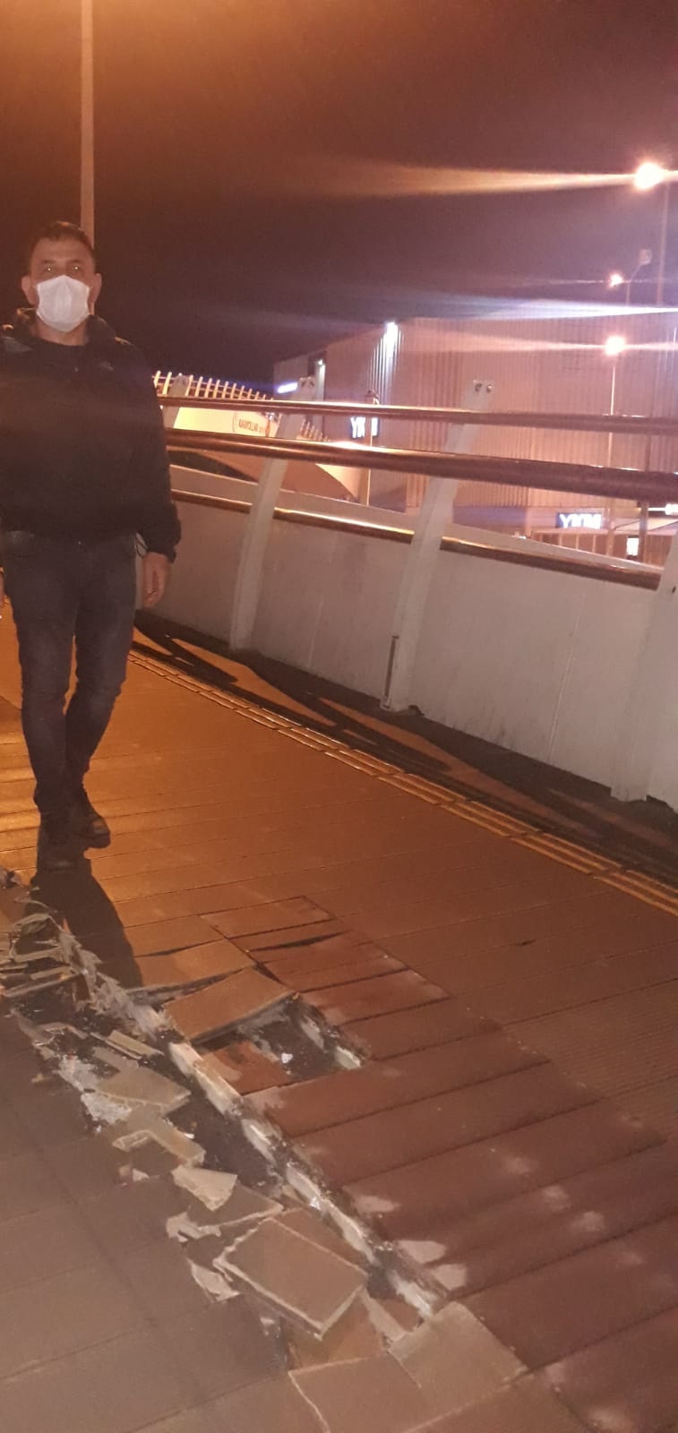 KONAK ÜST GEÇİDİ ALARM VERİYOR