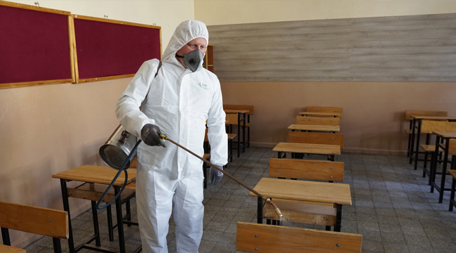 KEMALPAŞA'DA OKULLAR DEZENFEKTE EDILDI