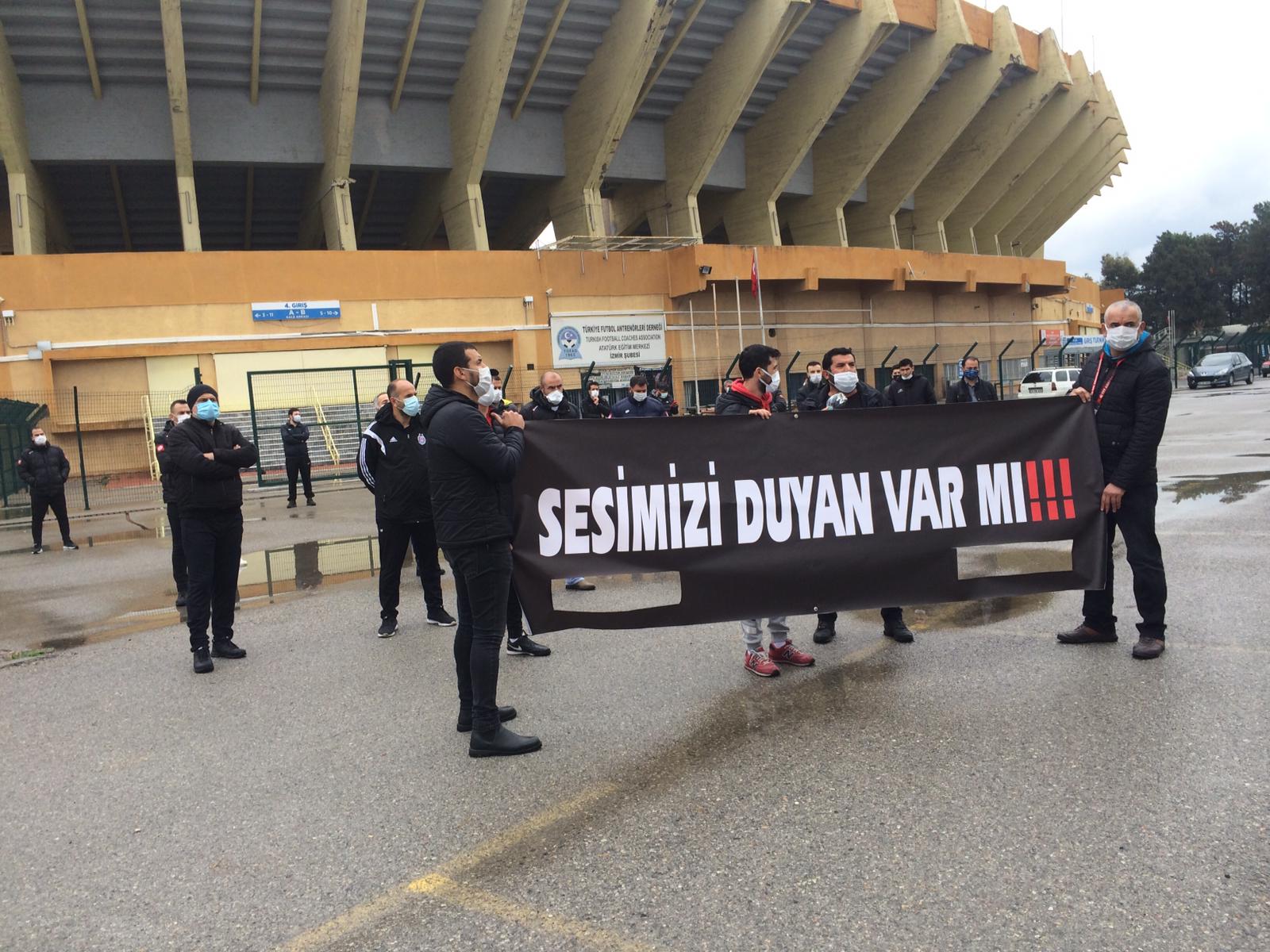 AMATÖR FUTBOL ANTRENÖRLERİNDEN PROTESTO