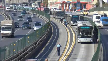 2 metrobüsün çarpıştığı kazada 1 yolcu yaralandı