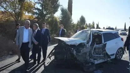 Adıyaman'da iki otomobil çarpıştı