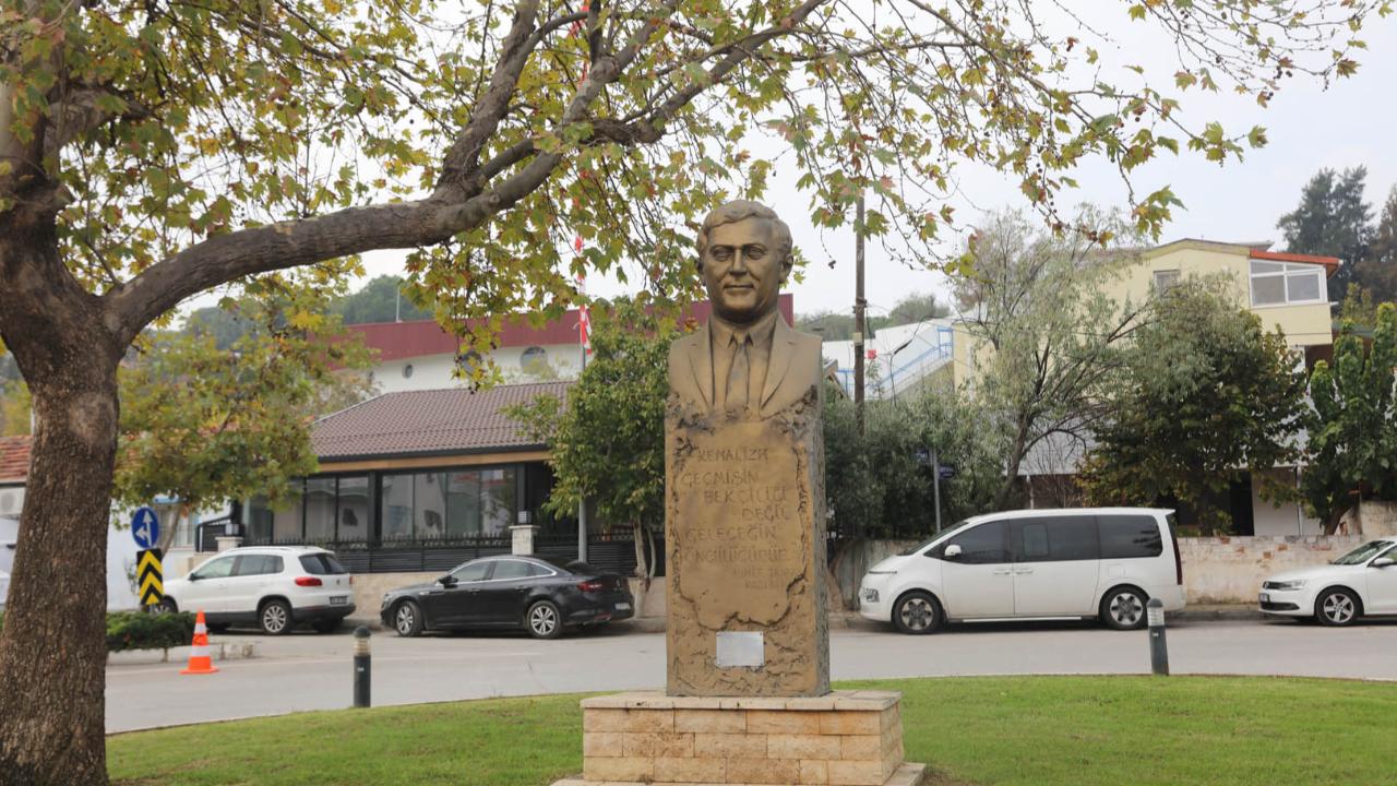 Ahmet Taner Kışlalı Güzelbahçe’de Anıldı