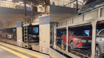 Almanya’dan sipariş edilen TOGG otomobilleri trenle Avrupa’ya gidiyor