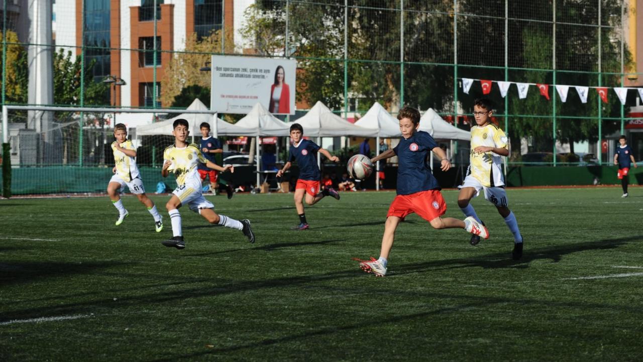 Atatürk’ün çocukları Cumhuriyet Kupası için sahaya çıktı