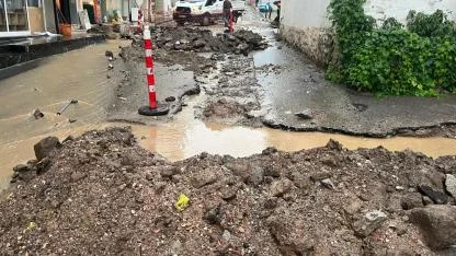 Bayraklı’da şiddetli yağış taşkınlara sebep oldu