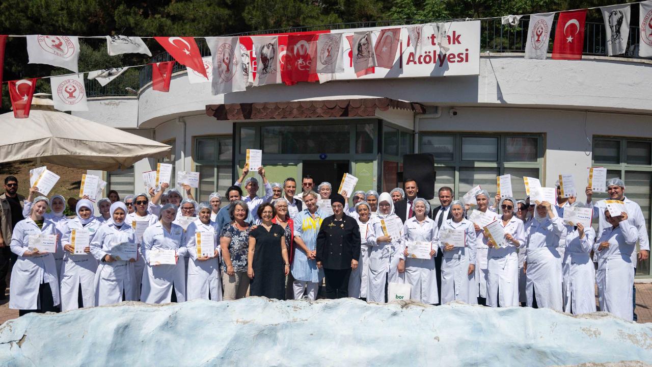 Bornova Belediyesi’nden istihdama tatlı dokunuş