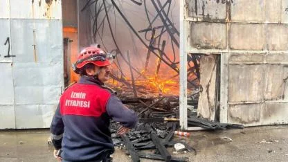 Bornova’daki depo yangınına hızlı müdahale