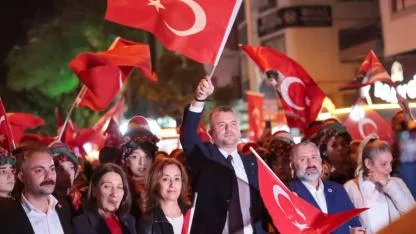 Buca’da 102. yıla yakışır kutlama