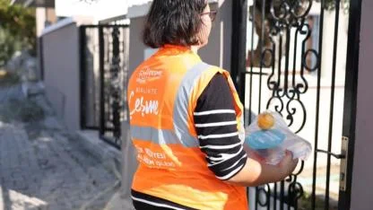 Çeşme Belediyesi’nden ilköğretim öğrencilerine beslenme desteği