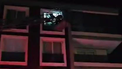 Depreme itfaiye merdiveninde yakalandılar