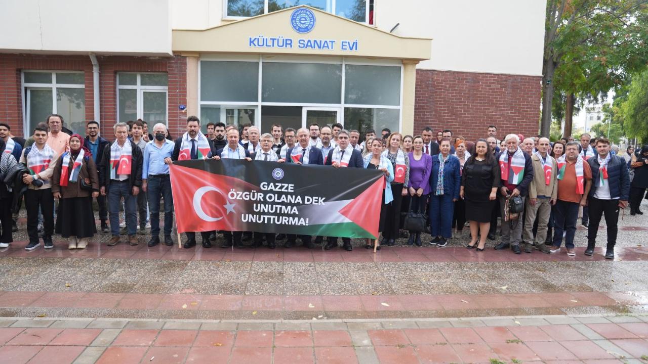 Ege Üniversitesinde, Gazze soykırımı bir kez daha protesto edildi