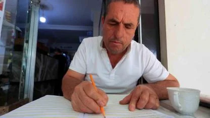 Ehliyet sahibi olabilmek için 48 yaşında okuma-yazma öğrenmeye başladı