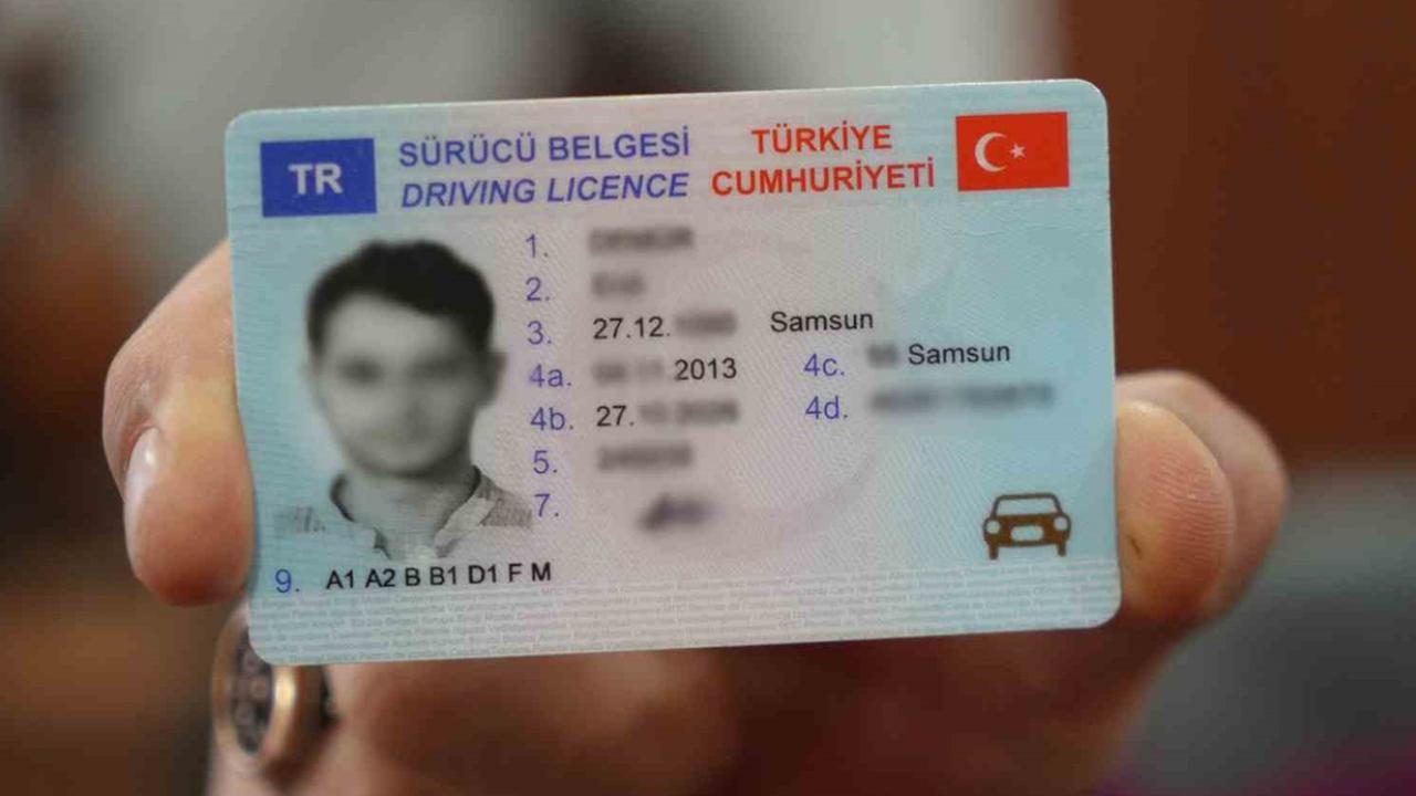 Eski tip ehliyetleri yenileme işlemi son gününde devam ediyor