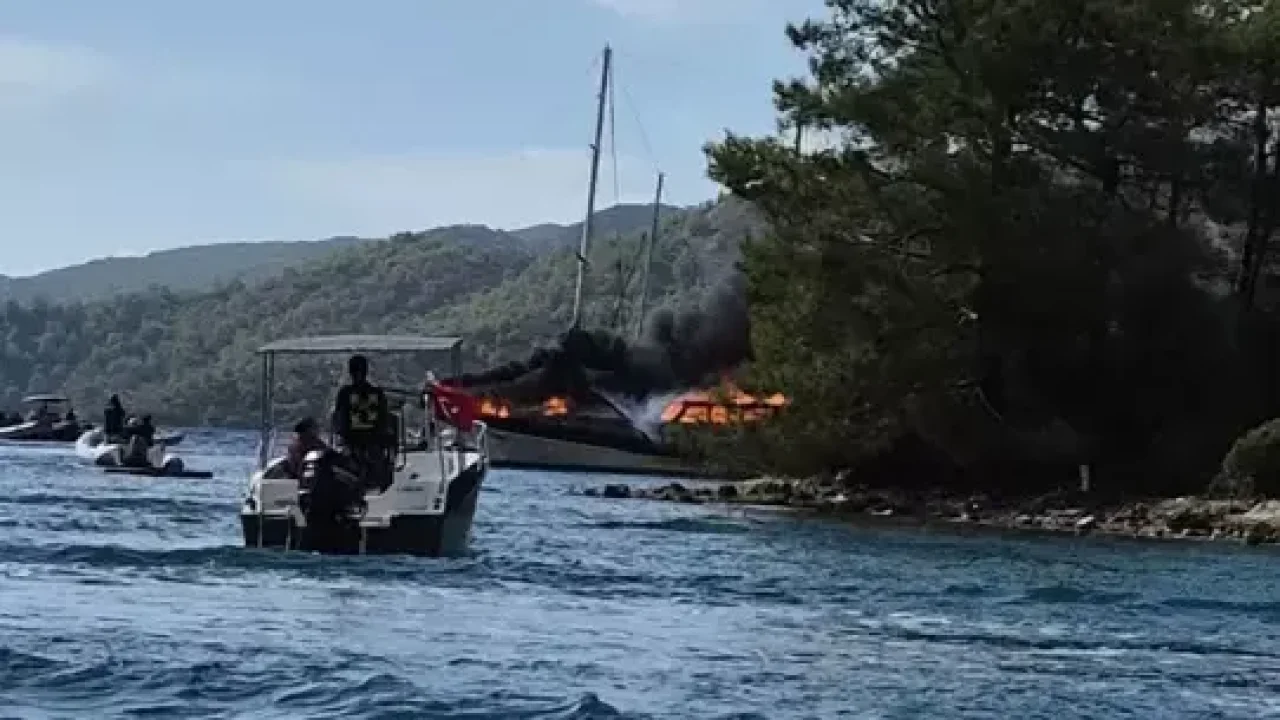 Fethiye&#039;de tekne yangını