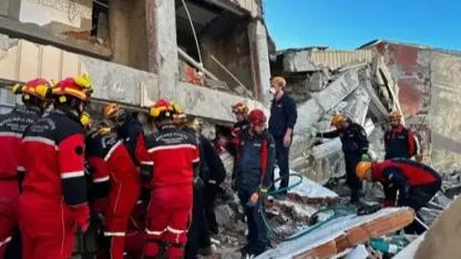 Gebze'de bina çöktü