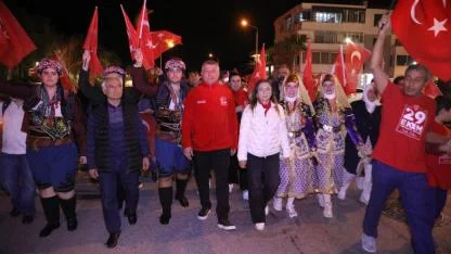 Güzelbahçe’de 102. Yıl coşkusu Kortej ve Konserle Kutlandı